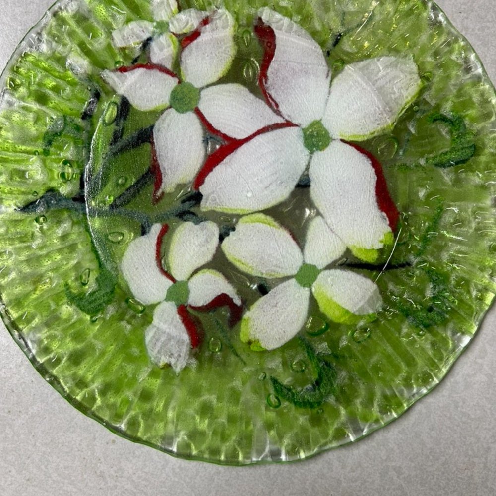 Sydenstricker Fused Art Glass Plate Red & White Flowers , Leaves On Green 9.75” - Picture 4 of 7